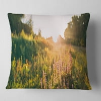 DesignArt Bloomy Glade на диви цвеќиња - пејзаж печатена перница за фрлање - 18x18